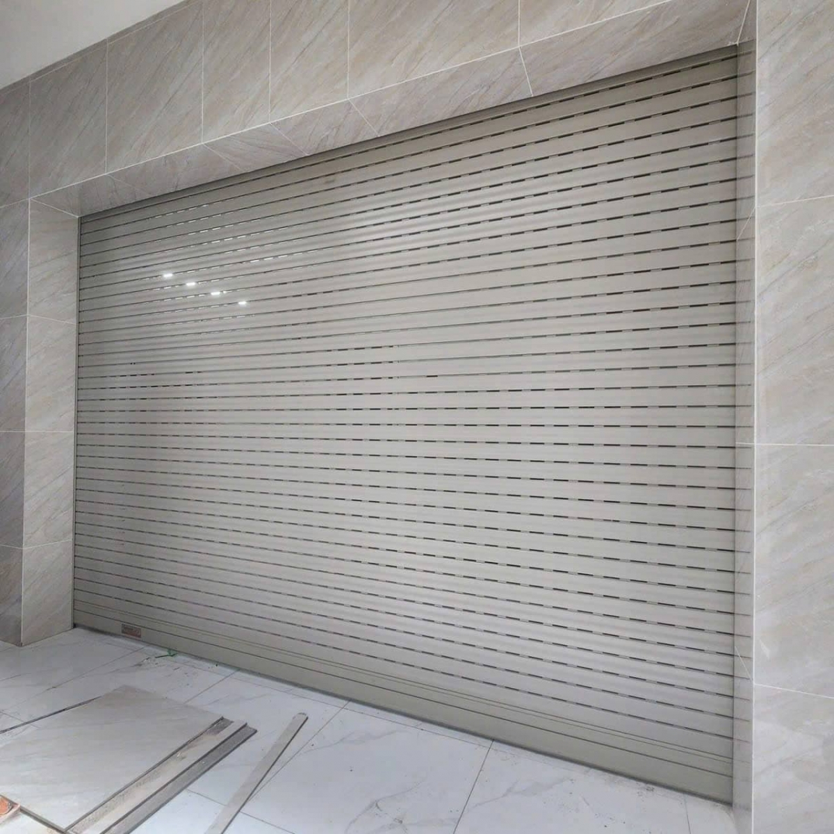 Cua Cuon Tự Động Và Tiêu Chuẩn Kỹ Thuật Đảm Bảo Độ Bền Bỉ Cho Công Trình
