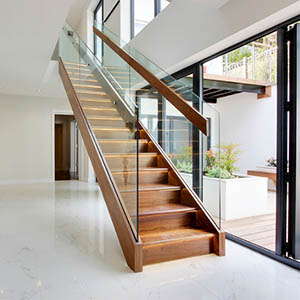 Những mẫu cầu thang bằng kính cường lực giúp tăng độ thẩm mỹ cho ngôi nhà của bạn