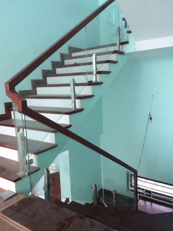 Những mẫu cầu thang bằng kính cường lực giúp tăng độ thẩm mỹ cho ngôi nhà của bạn