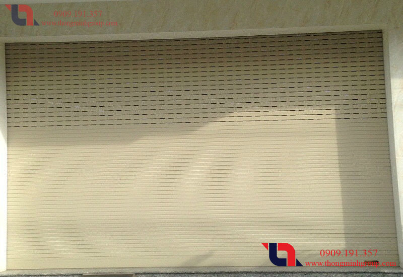 Sự giống và khác nhau giữa cửa cuốn tấm liền và cửa cuốn khe thoáng