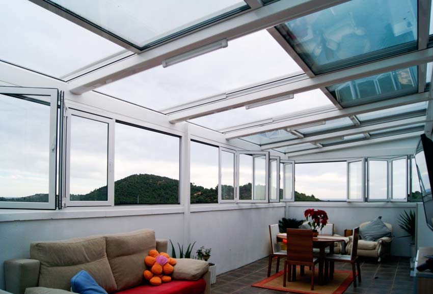 Cẩm Nang Toàn Diện Về Kính Cường Lực: Tiêu Chuẩn Kỹ Thuật Và Bí Quyết Lắp Đặt An Toàn
