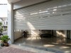Cửa Cuốn Tích Hợp Ô Xuyên Sáng Polycarbonate Và Giải Pháp Chiếu Sáng Tự Nhiên Cho Tầng Trệt