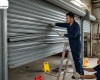 Nguyên Nhân Cửa Cuốn Bị Kẹt Nan Và Quy Trình Cứu Hộ An Toàn Chuẩn Kỹ Thuật Khi Gặp Sự Cố