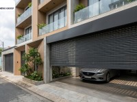 Cửa Cuốn Khe Thoáng Và Giải Pháp Căn Chỉnh Ánh Sáng Tối Ưu Cho Kiến Trúc Nhà Phố