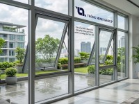 Cửa sổ mở hất nhôm kính: Giải pháp thông gió thông minh và chống mưa hiệu quả